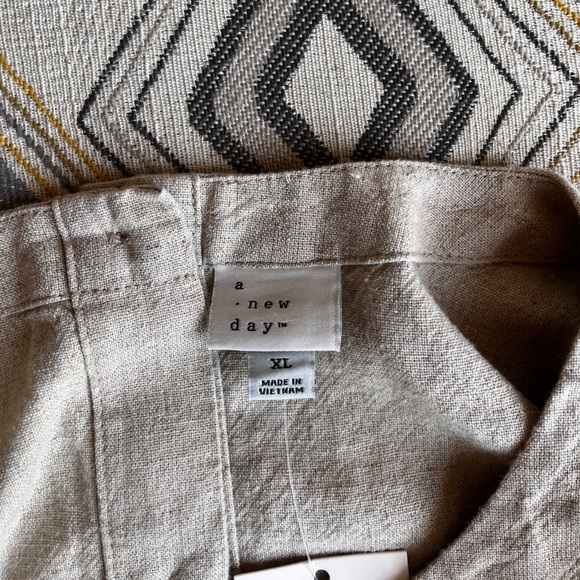 Light Tan Linen Top - Picture 5 of 7